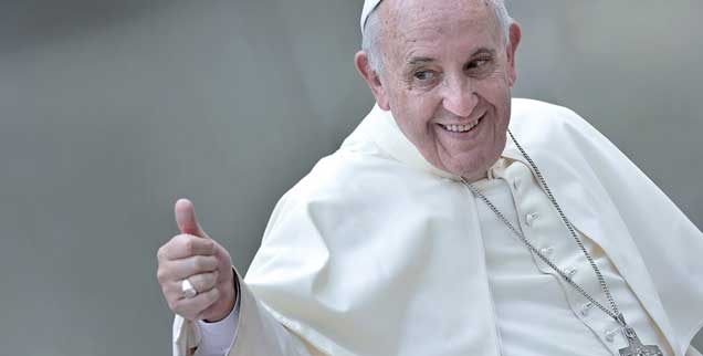 Dieser Mann scheint nie wirklich schlechte Laune zu haben: Papst Franziskus begeistert gerade die US-Amerikaner - auf sehr amerikanische Weise. (Foto: pa/ Spaziani)