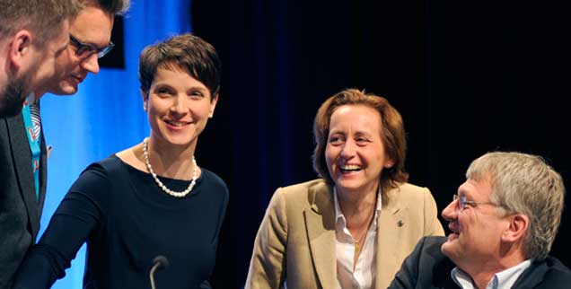 Frauke Petry, Beatrix von Storch, Joerg Meuthen: zufrieden mit dem Parteitag in Stuttgart, der am Sonntag zu Ende ging. (Foto: pa/Simon)