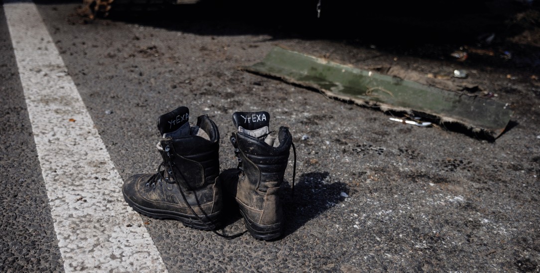 Nichts wie weg: Zurückgelassene Stiefel eines russischen Soldaten (Foto: PA/Reuters/Thomas Peter)