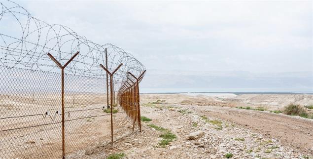 Der Status quo ist keine Lösung: Stacheldraht in der Westbank nahe dem Toten Meer (Foto: PA/Nur Photo/Zarzycka)