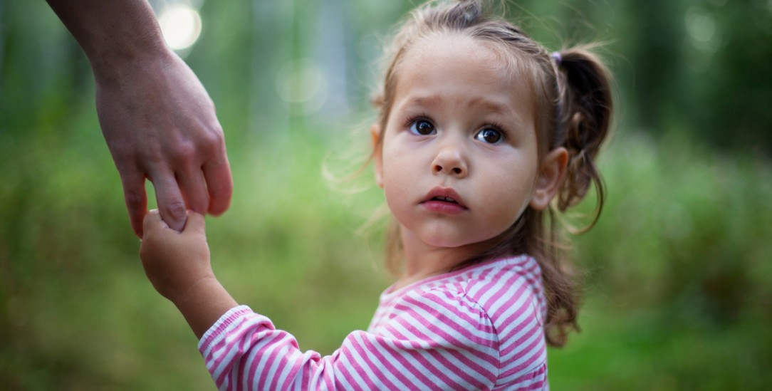 Übergangszuhause: Bereitschaftspflegefamilien nehmen Kinder für begrenzte Zeit auf. (Foto: istock by Getty / Simankova)