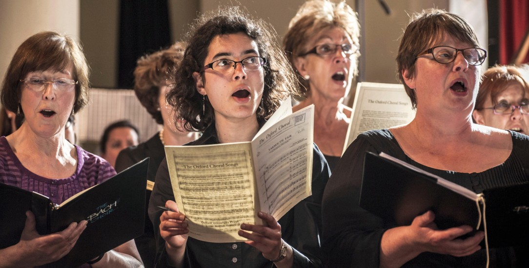 Kirchenmusik, Gemeindegesang und chöre sorgen dafür, dass der Glaube nicht sang- und klanglos bleibt. (Foto: Lebrecht Music &amp; Arts/Alamy Stock Photo)