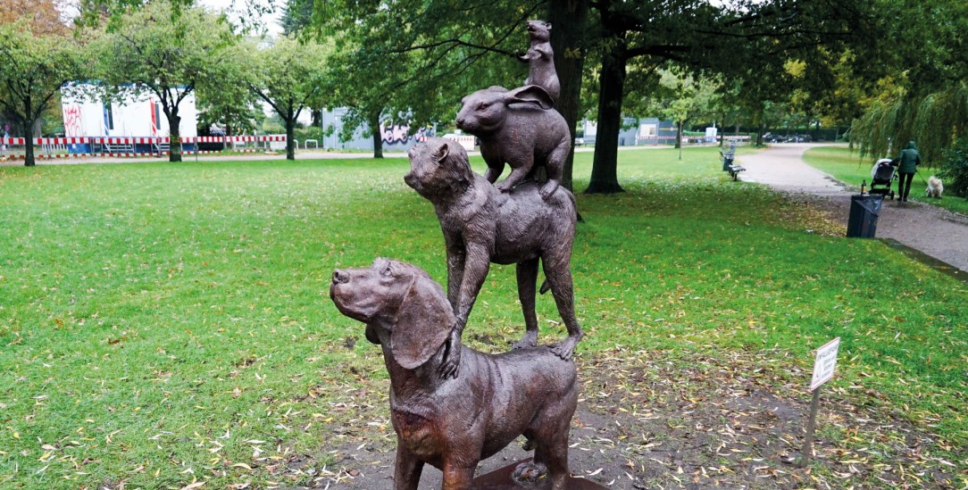 Hingucker gegen Tierversuche: Statue in Hamburg, den »Bremer Stadtmusikanten« nachempfunden (Foto: picture alliance)
