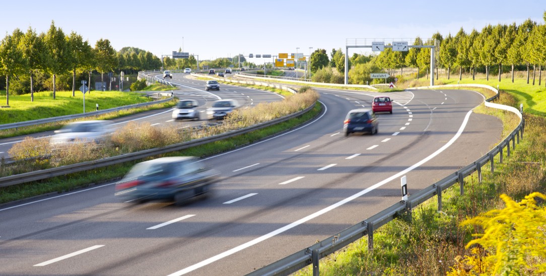 Streitpunkt Autobahn: Fluch oder Segen? (Foto: istockphoto/Bertlmann)