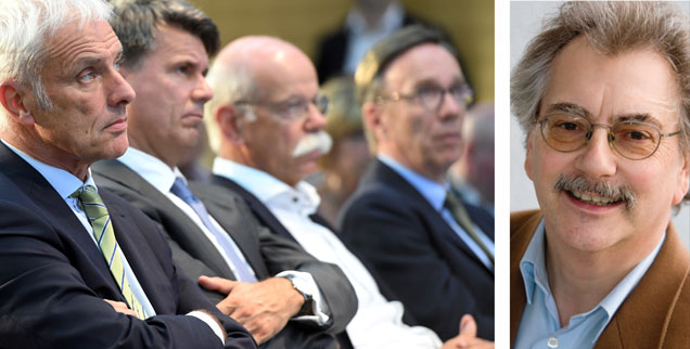 Vier, die kein Konzept für die Zukunft haben: Matthias Müller (links), Vorstandsvorsitzender der Volkswagen AG, Harald Krüger, Vorstandsvorsitzender der BMW AG, Dieter Zetsche, Vorstandsvorsitzender der Daimler AG, und Matthias Wissmann, Präsident des Verbands der Automobilindustrie. "Sie gefährden Wirtschaft und Demokratie", sagt Wolfgang Kessler (rechts). (Foto: pa/dpa/Maurizio Gambarini) Vier, die kein Konzept für die Zukunft haben: Matthias Müller (links), Vorstandsvorsitzender der Volkswagen AG, Harald Krüger, Vorstandsvorsitzender der BMW AG, Dieter Zetsche, Vorstandsvorsitzender der Daimler AG, und Matthias Wissmann, Präsident des Verbands der Automobilindustrie. "Sie gefährden Wirtschaft und Demokratie", sagt Wolfgang Kessler (rechts). (Foto: pa/dpa/Maurizio Gambarini)