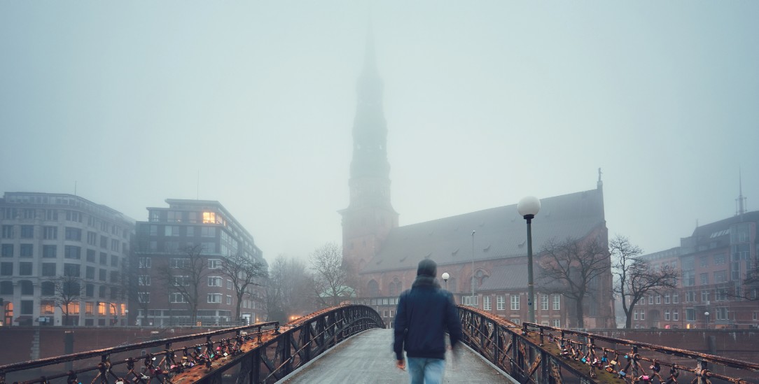 Brüder und Schwestern im Nebel: Wer in der »Unabhängigen Kommission« sitzt, ist nicht bekannt. (Foto: Getty images/iStockphoto/chalabala)