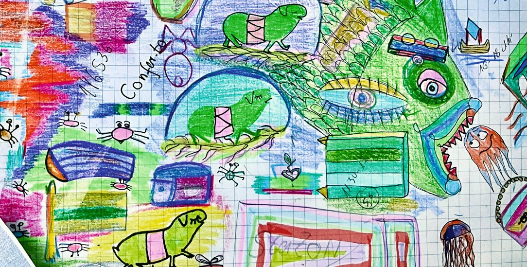 Hier ein Fisch, da eine Qualle: Publik-Forum-Autorin Birgit-Sara Fabianek kritzelt, während sie an Videokonferenzen teilnimmt. Das hilft ihr, den Fokus zu behalten. Das Internet feiert dieses Gekritzel – englisch »doodle« – inzwischen als Kunstform. (Illustration: Birgit-Sara Fabianek)