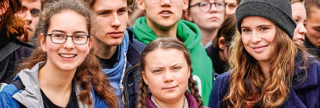 Die 16-jährige Klimaaktivistin Greta Thunberg (Mitte) beim Fridays-for-Future-Protest in Berlin  (Foto: pa/Marc Vorwerk/SULUPRESS.DE)
