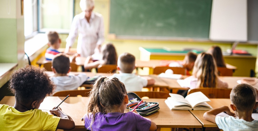 Kinder verschiedener Herkünfte lernen zusammen – ist das nur eine Illusion? (Foto: istock by Getty / skynesher) Kinder verschiedener Herkünfte lernen zusammen – ist das nur eine Illusion? (Foto: istock by Getty / skynesher)
