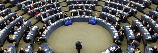 Das Europaparlament: Seit gestern in neuer Zusammensetzung, braucht es in Zukunft mehr Macht, um eine wirklich europäische Demokratie durchzusetzen. (Foto: pa/Loos)