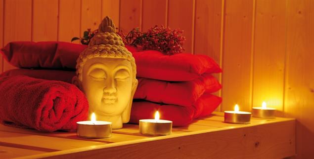  Gehört eine Buddha-Büste in die Sauna? Praktizierende Buddhistinnen würden das wohl nicht tun. (Foto: istockphoto/megakunstfoto)