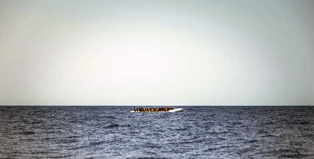 Tausende versuchen unter Lebensgefahr über das Mittelmeer Europa zu erreichen (Foto: pa/Marco Panzetti/NurPhoto)