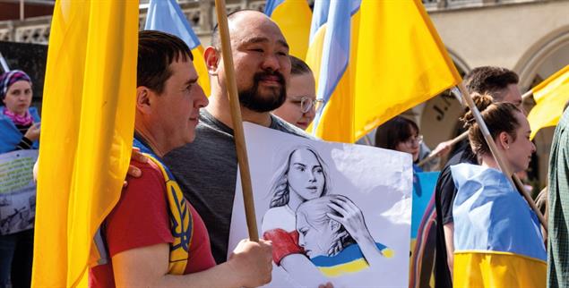 Gemeinsames Interesse: Polen und Ukrainer demonstrieren in Krakau gegen den russischen Aggressor (Foto: PA/Nur Photo/Dominika Zarzycka)