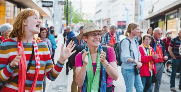 Gutes Gefühl: Viele Gläubige suchten in Stuttgart Ermutigung(Foto: Katholikentag / Fabian Weiss)