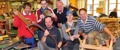 Das Gemeinwohl mehren: Das ist das Ziel, zum Beispiel bei der Arbeit in der Schreinerei der Diakonie-Einrichtung Herzogsägmühle in Oberbayern. (Foto: Herzogsägmühle/Jilka)
