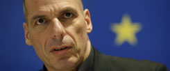 Kann dieser Mann zaubern? Yanis Varoufakis schwebt eine Europäische Union vor, die als Ganzes demokratischer ist, weil ihrem Parlament mehr Macht zugestanden wird. Gleichzeitig will er die Souveränität der Nationalstaaten stärken. Würde das gelingen, käme es einem Wunder gleich. Trotzdem sollte man seiner neuen, pro-europäischen Bewegung eine Chance geben. (Foto: pa/dpa/Julien Warnand)