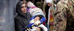 Flüchtlinge vor Lampedusa, gerettet auf hoher See im Oktober 2013, kurz nach der Tragödie mit mehr als 350 Toten: Der Flüchtlingsstrom reißt nicht ab. Lampedusa bleibt eine offene Wunde. (Foto: pa/Lami)