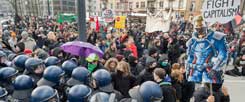 Blockupy-Demonstration am vergangenen Samstag vor dem Neubau der Europäischen Zentralbank in Frankfurt: Es gab Rangeleien zwischen Demonstranten und Polizisten, doch insgesamt blieb es weitgehend friedlich  (Foto: pa/Roessler)