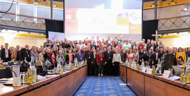 Und am Ende: das große Gruppenbild. Familienfoto? Nun ja. (Foto: Deutsche Bischofskonferenz / Marko Orlovic)