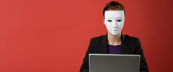 Gesicht zeigen: In vielen Internet-Foren sind anonyme Kommentare nicht mehr erwünscht (Foto: Olson/Fotolia)