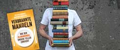 Über den Zusammenhang zwischen Erdüberhitzung und unserer Lebensweise: Norbert Copray empfiehlt das Buch Verbrannte Mandeln sowie Das Ozeanbuch (Foto: luxuz:.photocase.de)