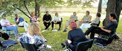 Zuhören und Verstehen: Biografiegespräch auf Gut Gödelitz (Foto: www. ost-west-forum.de)