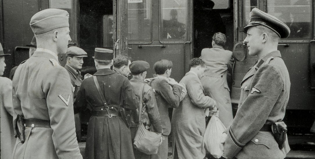 Massenverhaftung in Paris vor 85 Jahren: Jüdische Männer mussten sich von ihren Familien trennen. SS-Hauptsturmführer Theodor Dannecker überwachte den Abtransport persönlich. (Foto: © Mémorial de la Shoah)