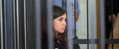 Nadeschda Tolokonnikowa, Pussy Riot-Aktivistin, auf einem Foto aus Prozesstagen im Jahr 2012. Heute sitzt sie im Straflager ein. (Foto: PA/AP Photo)