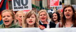 Slutwalk in Schottland, mitten im Sommer 2011: Jetzt kommen die »Schlampenmärsche« auch zu uns (Foto: pa/Cheskin)