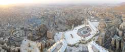 Panorama der Stadt Mekka heute, fotografiert von den Abraj-Al-Bait-Towers aus: Wer den Koran verstehen will, muss wissen, dass Muslime in Mekka einst in der Minderheit waren. (Foto: Wikipedia)