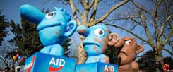 In der Politik ist nach den Landtagswahlen das Entsetzen über die Wahlerfolge der AfD groß, die Düsseldorfer Karnevalisten machten sich dagegen einen Spaß daraus, die Entwicklung der AfD zu einer rechtspopulistischen Partei beim gestrigen Karnevalszug zu kommentieren. Wegen einer Sturmwarnung am Rosenmontag war der Zug verlegt worden (Foto: pa/Hitij)