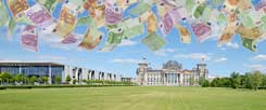 Berlin, die Sommerrepublik: Was macht man jetzt mit dem ganzen Geld, das nicht mehr Betreuungsgeld sein darf? Heute wird das erstmals beraten. (Fotos: akf/fotolia; whitelook/fotolia)
