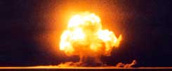 Erster Atombombentest in den USA im Jahr 1945: Seither stand die Welt mehrfach am Rande eines atomaren Krieges,  Friedensforscher Wolfgang Sternstein fordert daher mehr Engagement für eine kontrollierte atomare Abrüstung (Foto: pa/akg-images)

