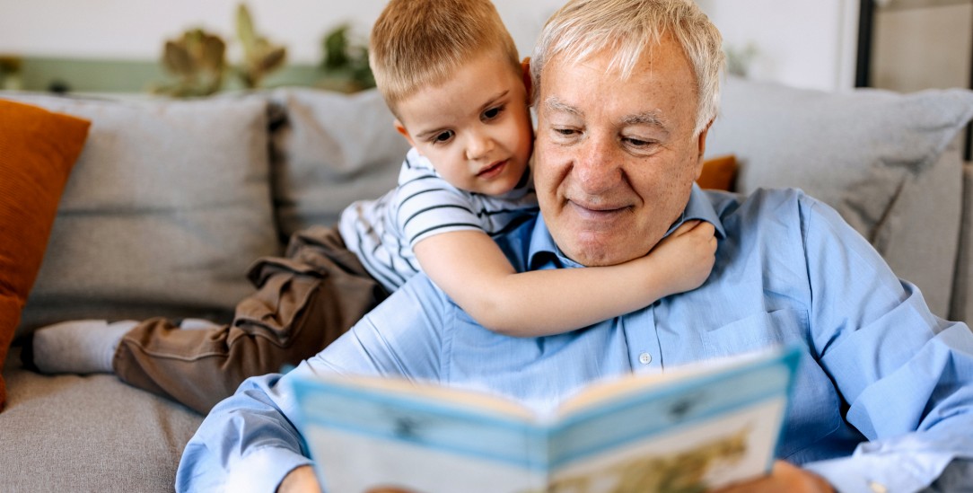 Gemeinsam lesen: Und am besten danach darüber sprechen. So macht Lesen Spaß. (Foto: istockphoto/Pekic)