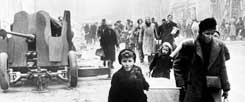 Kriegsende1945: Flüchtlinge kehren in das zerstörte Berlin zurück. (Foto: pa/Itar-Tass)