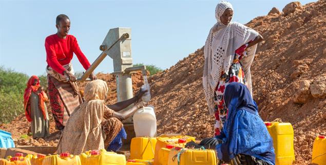 Wasserpumpe in Äthiopien: Frische Ideen sind gefragt, orientiert an den wirklichen Bedürfnissen vor Ort. (Foto: picture alliance/Caro/Trappe)