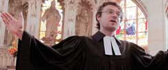 Gott, der Sinn des Lebens und die Berufung als Pfarrer: Im Film werden die großen Fragen gestellt. Die jungen Theologinnen und Theologen machen es sich mit ihren Antworten nicht einfach. Manchmal verstummen sie auch (Foto: www.salzgeber.de)
