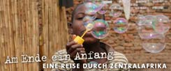 Zentralafrika ist von Bürgerkriegen, Hungersnöten und Völkermorden gezeichnet: Doch am Ende beginnt der Weg zu einem neuen Anfang. Thomas Seiterich folgt den Spuren der dunklen Vergangenheit in eine Zukunft, auf die die Menschen ihre ganze Hoffnung setzen. (Foto: pa/Ziser)
