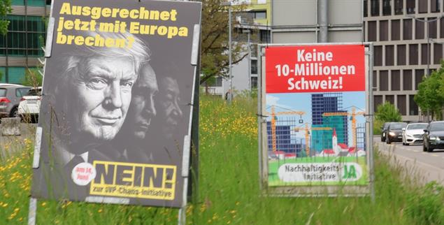 Die Schweiz war vor der Abstimmung über die Zehn-Millionen-Einwohner-Obergrenze mit Plakaten übersät (Foto: IMAGO/Geisser)