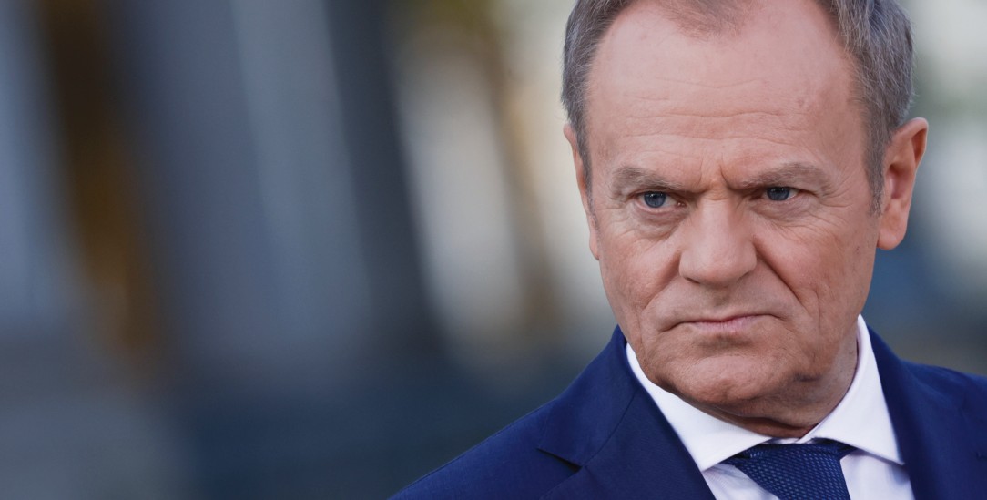 Donald Tusks Bewährungsprobe: Bei der Europawahl will sein Parteienbündnis mehr Stimmen sammeln als die rechtskonservative PiS. Doch die Europagegner sind stark. (Foto: PA / nurphoto / Jakub Porzyck)