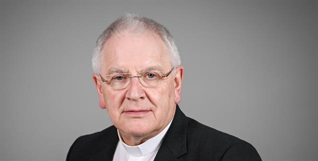 »Hilfloses Herumeiern«: Der Dresdner Bischof Heinrich Timmerevers will zurücktreten (Foto: KNA/Julia Steinbrecht)