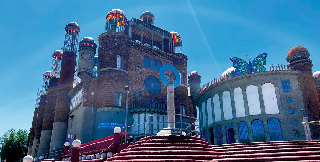 Nicht geweiht, aber ein Werk des Glaubens: Don Justos Kathedrale in Mejorada (Foto: Manuel Meyer)