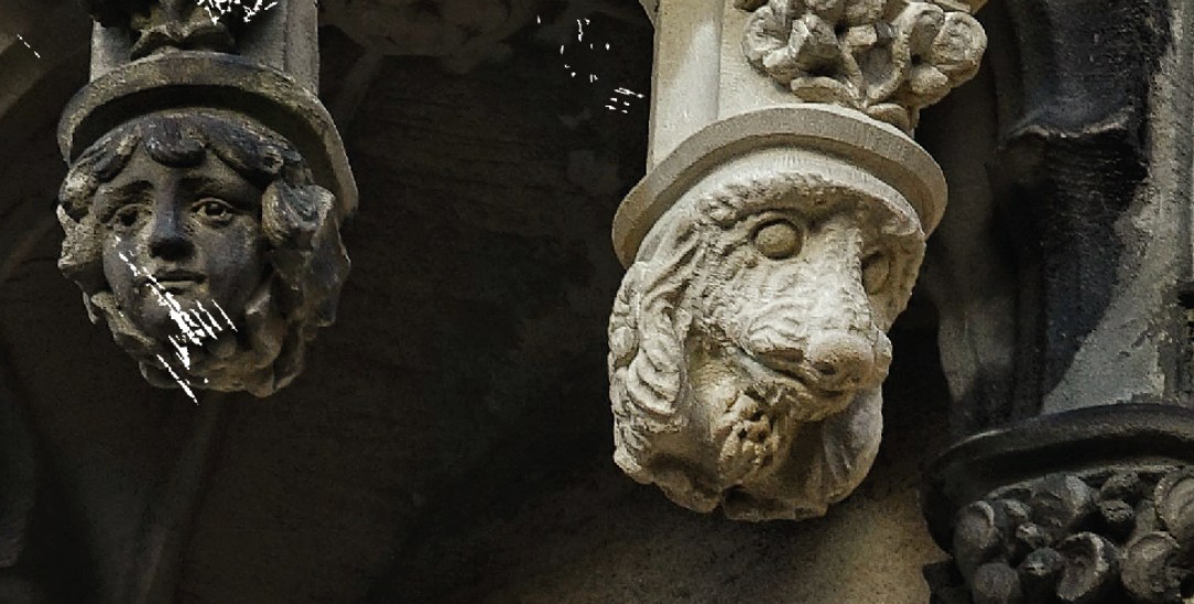 Greta! Gab es je einen anderen Kirchenpudel in Sandstein? (Foto: Volker Adolf)