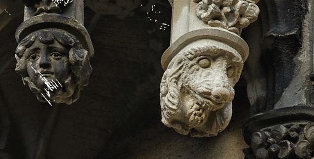 Greta! Gab es je einen anderen Kirchenpudel in Sandstein? (Foto: Volker Adolf)