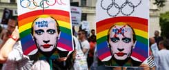 Protest gegen Putin und Russlands homosexuellenfeindliche Gesetzgebung: Mit den Olympischen Spielen von Sotschi will der Präsident sein Land im besten Licht zeigen - und vergessen machen, dass es von einem Rechtsstaat weit entfernt ist. (AP Photo/Lefteris Pitarakis)