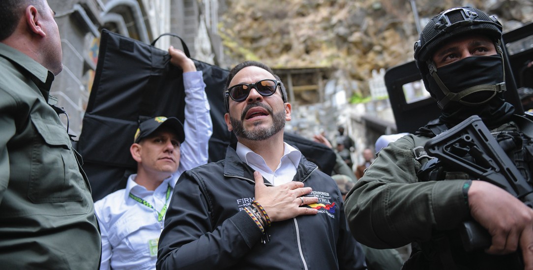 Frommer Rechter: Der neugewählte kolumbianische Präsident Abelardo de la Espriella dankt am Heiligtum von Las Lajas der Muttergottes für den Wahlsieg (Foto: PA  / ZUMAPRESS.com / Camilo Erasso)