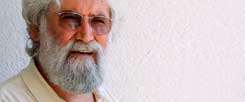 Der Befreiungstheologe Leonardo Boff kritisiert in einem offenen Brief die konservativen Kräfte in der katholischen Kirche und stellt sich hinter Papst Franziskus und seine Haltung der Barmherzigkeit. Zugleich wendet sich Boff gegen eine Europa-zentrierte Kirche. Nur noch ein Viertel der Katholiken seien Europäer  (Foto: pa/Rohnke)