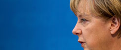 Angela Merkel: Droht ihr ein Schicksal wie Gerhard Schröder? (Foto: pa/Kappeler)