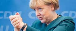 Na, die hat schon mal keine Angst! Aber die will ja auch keine Veränderung, oder? Angela Merkel, alte und neue Bundeskanzlerin, am heutigen Montag in Berlin bei der Vorstandssitzung der CDU. (Foto: pa/Kappeler)