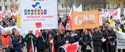 Demonstration zur EKD-Synode: Das Kirchenparlament beharrte auf dem Sonderweg der Kirche im Arbeitsrecht samt Streikverbot und wandte sich zugleich gegen Missstände in der Diakonie (Foto:epd/Neetz) 